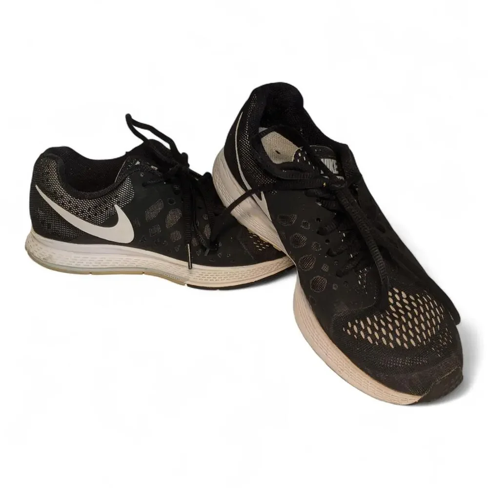 Nike Women's 7.5 Zoom Pegasus Black And White Tennis Shoes